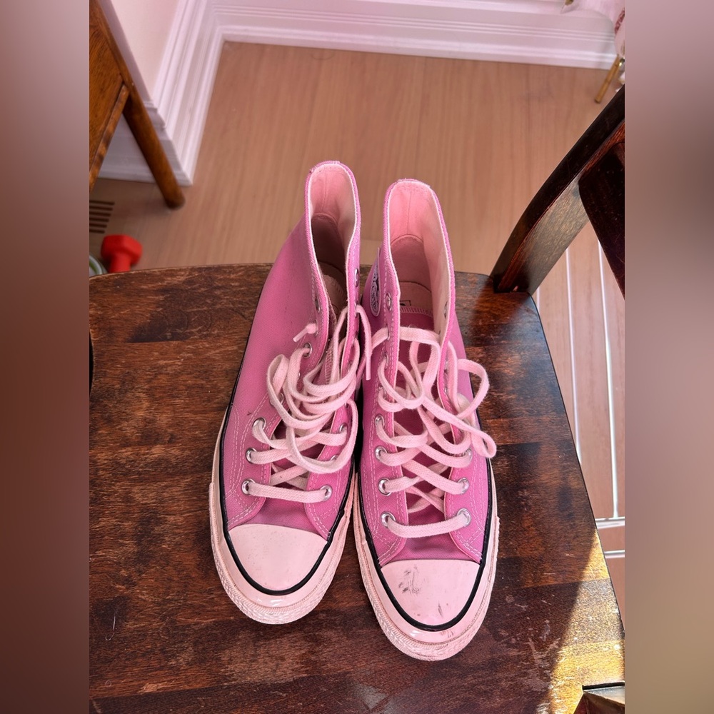 Pink converse